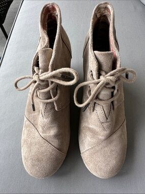 Toms Women's Taupe Suede Ankle Booties